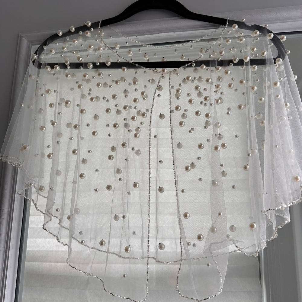 Pearl / beaded shall